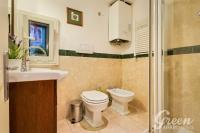A bathroom at Green Apartments Rome