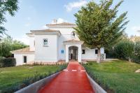 a white house with a red driveway at Arcos Gardens Sol Rent Golf in Arcos de la Frontera