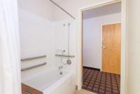 Ein Badezimmer in der Unterkunft Microtel Inn &amp; Suites by Wyndham Uncasville Casino Area