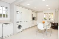 A kitchen or kitchenette at Villa Gaudi