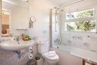 A bathroom at Villa Gaudi