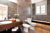 A bathroom at Villa Gaudi