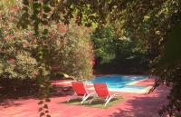 two red chairs sitting next to a swimming pool at Serendip in Avignon