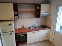 Kuchyňa alebo kuchynka v ubytovaní Apartmani Dina