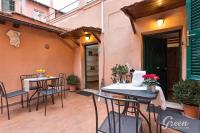 A balcony or terrace at Green Apartments Rome