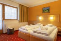 Łóżko lub łóżka w pokoju w obiekcie Hotel Theresia