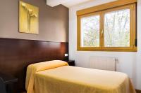A bed or beds in a room at Hotel San Lázaro