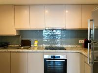A kitchen or kitchenette at Clubrent - Apartamentos Apolo 16