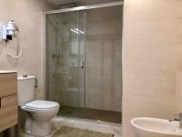 A bathroom at Clubrent - Apartamentos Apolo 16