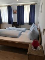 Postel nebo postele na pokoji v ubytování Hotel Guntia Boardinghouse