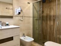 A bathroom at Clubrent - Apartamentos Apolo 16