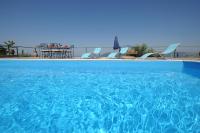 Bazén v ubytovaní Villas Panorama Apolpaina Lefkas alebo v jeho blízkosti