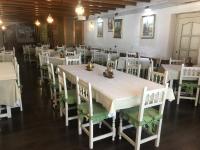 Reštaurácia alebo iné gastronomické zariadenie v ubytovaní Hotel La Duquesa