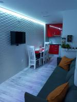 A television and/or entertainment centre at Apartamentos Sueños de Toledo