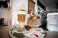 Jedlo v ubytovaní bed & breakfast alebo blízkom okolí