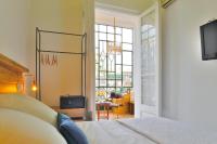 Postel nebo postele na pokoji v ubytování Hostal Girona