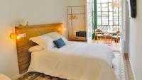 Postel nebo postele na pokoji v ubytování Hostal Girona