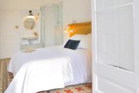 Postel nebo postele na pokoji v ubytování Hostal Girona