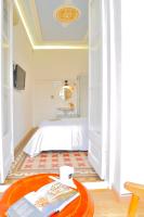 Postel nebo postele na pokoji v ubytování Hostal Girona