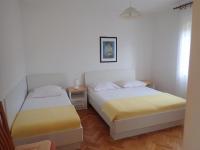 Postel nebo postele na pokoji v ubytování Apartments SIDRO on the beachfront