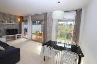 A seating area at DIFFERENTFLATS Paradise Village Families