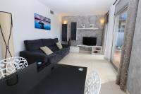 A seating area at DIFFERENTFLATS Paradise Village Families