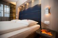Hotel Alexander Zurich Old Townにあるベッド