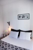 Posteľ alebo postele v izbe v ubytovaní Best located executive apartment in Maroussi.