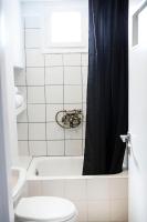 Kúpeľňa v ubytovaní Best located executive apartment in Maroussi.