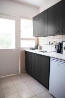 Kuchyňa alebo kuchynka v ubytovaní Best located executive apartment in Maroussi.