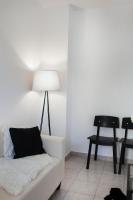 Posedenie v ubytovaní Best located executive apartment in Maroussi.