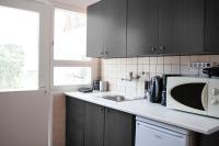 Kuchyňa alebo kuchynka v ubytovaní Best located executive apartment in Maroussi.