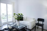 Posedenie v ubytovaní Best located executive apartment in Maroussi.