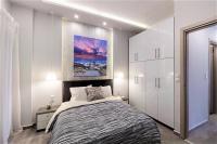 Postel nebo postele na pokoji v ubytování Metro Apartment