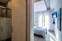 Postel nebo postele na pokoji v ubytování Metro Apartment