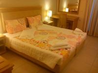 Postel nebo postele na pokoji v ubytování Glyfada Beach Hotel