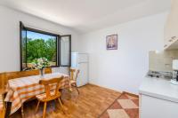 Kuchyň nebo kuchyňský kout v ubytování Two-Bedroom Apartment Crikvenica near Sea 12