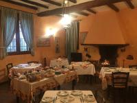 A seating area at Agriturismo La Cascinetta