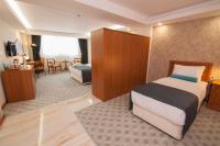 Postel nebo postele na pokoji v ubytování Tuzla Garden Hotel & Spa