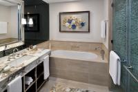 Grand Plaza Mövenpickにあるバスルーム