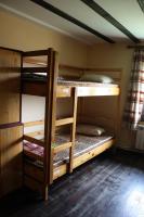 Palanda nebo palandy na pokoji v ubytování Hikers Hostel