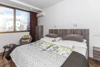 Posteľ alebo postele v izbe v ubytovaní Apinelo Tower Rooms