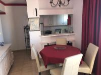Kuchyňa alebo kuchynka v ubytovaní Apartamentos Mediterraneo