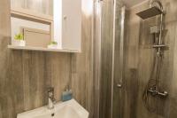 Koupelna v ubytování FLOW - White Tower Two Bedroom Suite