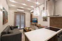 TV a/nebo společenská místnost v ubytování FLOW - White Tower Two Bedroom Suite