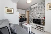 Televízia a/alebo spoločenská miestnosť v ubytovaní S & V Deluxe Apartments