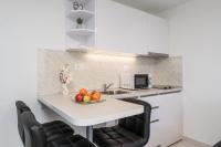 Kuchyňa alebo kuchynka v ubytovaní S & V Deluxe Apartments