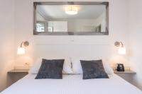 Posteľ alebo postele v izbe v ubytovaní S & V Deluxe Apartments