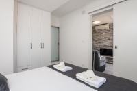Posteľ alebo postele v izbe v ubytovaní S & V Deluxe Apartments