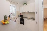 Kuchyňa alebo kuchynka v ubytovaní ARIJANA APARTMAN free private garage